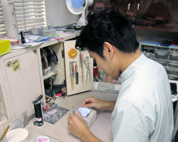 院内に技工所を併設しています